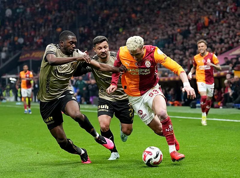 iste okan burukun kocaelispor maci birinci 11i yildiz ismin elinden formayi aldi 3 Pksns7CR