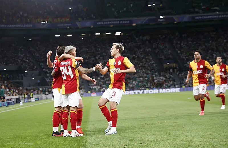 iste okan burukun kocaelispor maci birinci 11i yildiz ismin elinden formayi aldi 8 fkEaHmAp