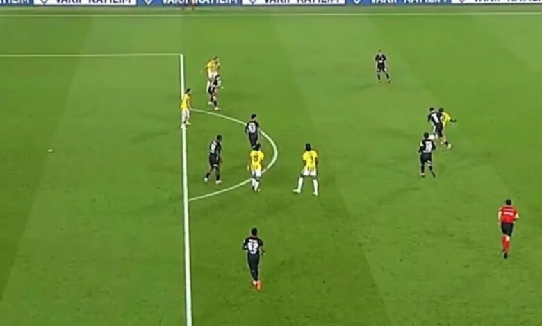 Kadıköy’de gol sevinci kısa sürdü! İrfan Can Kahveci ofsayta takıldı 1 kadikoyde gol sevinci kisa surdu irfan can kahveci ofsayta takildi baVxxzwV