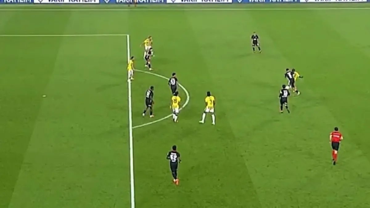 Kadıköy’de gol sevinci kısa sürdü! İrfan Can Kahveci ofsayta takıldı 1 kadikoyde gol sevinci kisa surdu irfan can kahveci ofsayta takildi