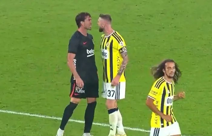 kadikoyde tansiyon yukseldi derbide vlahovic ve skriniar birbirine girdi 0 PEvmXt9f