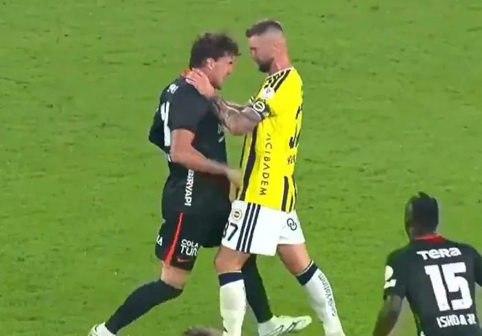 kadikoyde tansiyon yukseldi derbide vlahovic ve skriniar birbirine girdi 1