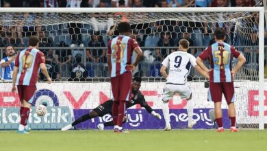 Kasımpaşa-Trabzonspor maçında hakem penaltı noktasını gösterdi! 9 kasimpasa trabzonspor macinda hakem penalti noktasini gosterdi iU2zvGKS