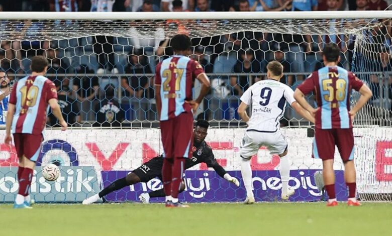 Kasımpaşa-Trabzonspor maçında hakem penaltı noktasını gösterdi! 1 kasimpasa trabzonspor macinda hakem penalti noktasini gosterdi iU2zvGKS