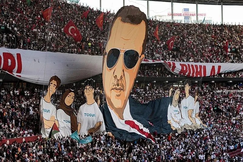 Lider Recep Tayyip Erdoğan: Gençlerimizi, yavrularımızı asla yalnız bırakmayız 3 lider recep tayyip erdogan genclerimizi yavrularimizi asla yalniz birakmayiz 1 6GY6eEqT