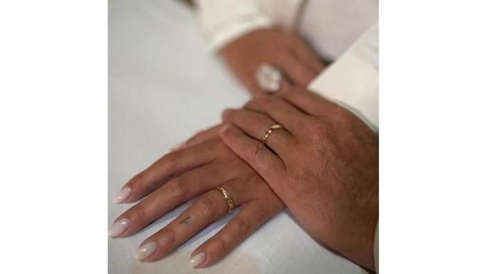 Mağazadan, nikah masasına: Ronaldo kapalı gizli evlendi! 9 sene bekleyen Georgina'nın hayalleri gerçek oldu 4 magazadan nikah masasina ronaldo kapali gizli evlendi 9 sene bekleyen georginanin hayalleri gercek oldu nTKHHzXI