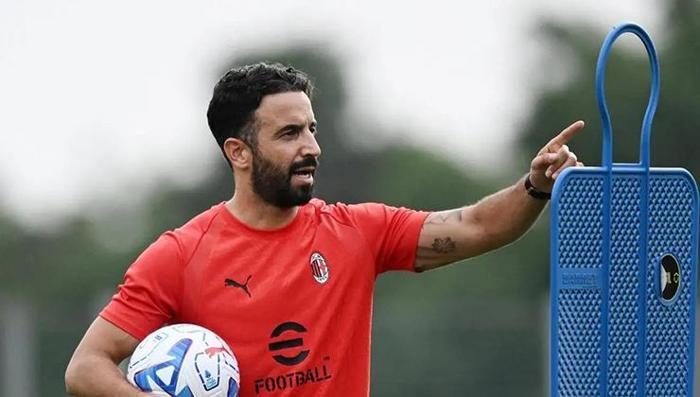 milandan resmi leao aciklamasi fenerbahce transfer icin italyada 6 eeIckKIB