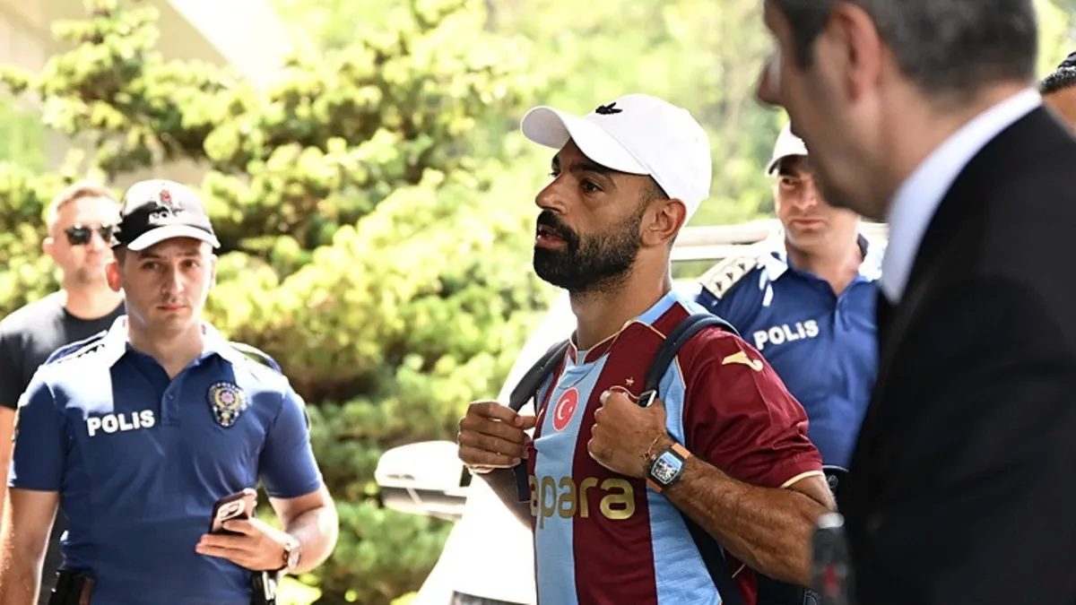 Mohamed Salah, sıhhat denetimleri için hastaneye geldi 12 mohamed salah sihhat denetimleri icin hastaneye geldi sKEaQHsH
