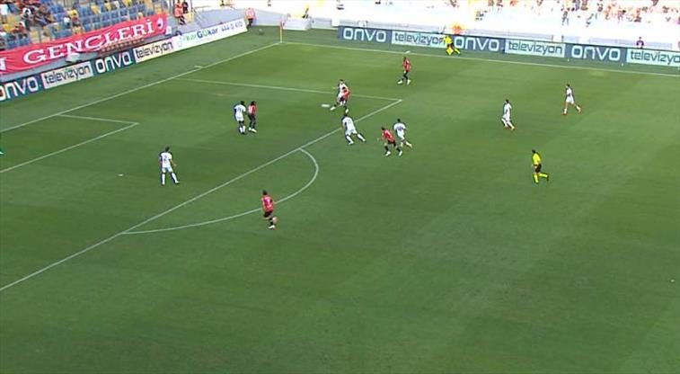 Oğulcan Ülgün'ün müthiş şutu direkte patladı! 1 ogulcan ulgunun muthis sutu direkte patladi jY1kPv6u