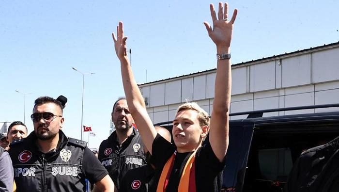 ÖZEL | 'PSG istedi, Galatasaray transfer etti' Rus gazeteciden Batrakov tahlili: 8 gol atar Osimhen'e de 10 asist... 3 ozel psg istedi galatasaray transfer etti rus gazeteciden batrakov tahlili 8 gol atar 4dO6T2e4