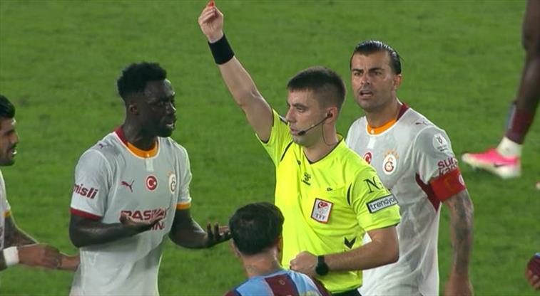 Papara Park'ta ikinci kırmızı kart! Galatasaray 10 kişi kaldı 1 papara parkta ikinci kirmizi kart galatasaray 10 kisi kaldi XbfUBsYk