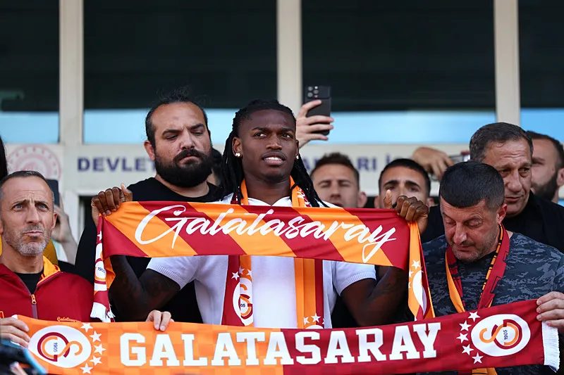 Rafael Leao'dan flaş transfer itirafı! "Galatasaray'a gelmeden evvel..." 14 rafael leaodan flas transfer itirafi galatasaraya gelmeden evvel 12 v7FRlVNr
