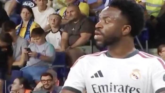 Real Madrid'de Arda Güler Vinicius Junior kavgası! Kameralara yansıdı: Bir sefer olsun bana at... 6 real madridde arda guler vinicius junior kavgasi kameralara yansidi bir sefer olsun bana at ZhGhZSha