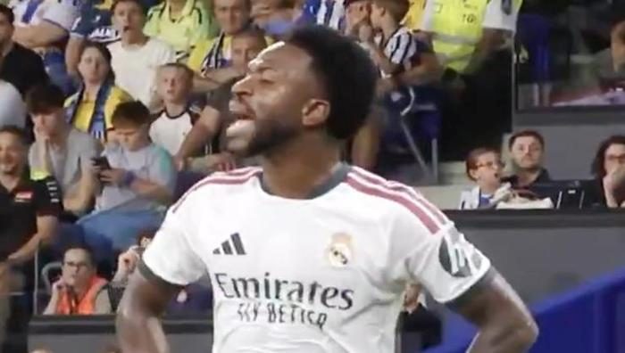 Real Madrid'de Arda Güler Vinicius Junior kavgası! Kameralara yansıdı: Bir sefer olsun bana at... 5 real madridde arda guler vinicius junior kavgasi kameralara yansidi bir sefer olsun bana at rDDy6pW4