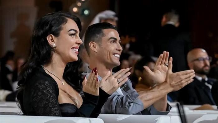 Ronaldo ve eşi Georgina arasında saklı sözleşme! Sessiz sedasız evliliğin perde arkası 2 ronaldo ve esi georgina arasinda sakli sozlesme sessiz sedasiz evliligin perde arkasi 0 JBRXGpVQ