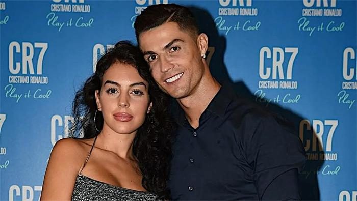 Ronaldo ve eşi Georgina arasında saklı sözleşme! Sessiz sedasız evliliğin perde arkası 4 ronaldo ve esi georgina arasinda sakli sozlesme sessiz sedasiz evliligin perde arkasi 2 9VkaKLfm