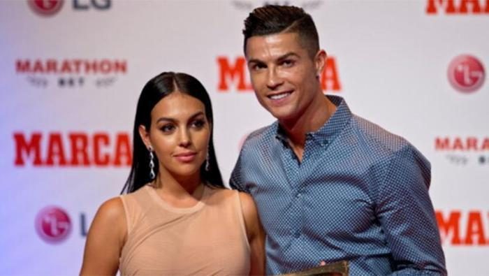 Ronaldo ve eşi Georgina arasında saklı sözleşme! Sessiz sedasız evliliğin perde arkası 5 ronaldo ve esi georgina arasinda sakli sozlesme sessiz sedasiz evliligin perde arkasi 3 Kra3ynUf