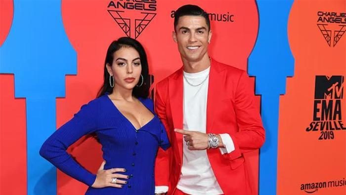 Ronaldo ve eşi Georgina arasında saklı sözleşme! Sessiz sedasız evliliğin perde arkası 6 ronaldo ve esi georgina arasinda sakli sozlesme sessiz sedasiz evliligin perde arkasi 4 zfQyi3NH