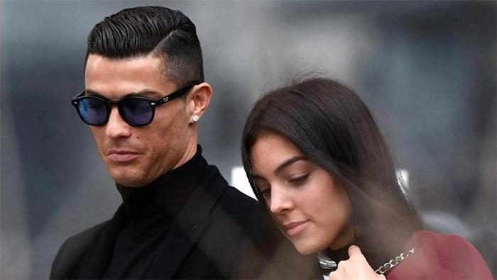 Ronaldo ve eşi Georgina arasında saklı sözleşme! Sessiz sedasız evliliğin perde arkası 8 ronaldo ve esi georgina arasinda sakli sozlesme sessiz sedasiz evliligin perde arkasi 6 lGY2qtnb