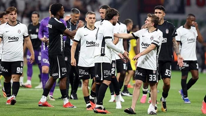 'Sahada görebilen var mı? Sanmıyorum' Spor muharrirleri Beşiktaş-Eyüpspor maçını yorumladı 14 sahada gorebilen var mi sanmiyorum spor muharrirleri besiktas eyupspor macini yorumladi 12 ncb7mY27