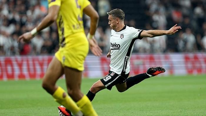 'Sahada görebilen var mı? Sanmıyorum' Spor muharrirleri Beşiktaş-Eyüpspor maçını yorumladı 10 sahada gorebilen var mi sanmiyorum spor muharrirleri besiktas eyupspor macini yorumladi 8 yr9muHjT