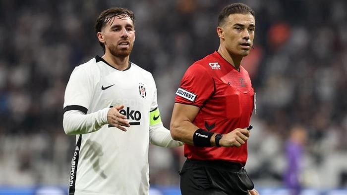 'Sahada görebilen var mı? Sanmıyorum' Spor muharrirleri Beşiktaş-Eyüpspor maçını yorumladı 11 sahada gorebilen var mi sanmiyorum spor muharrirleri besiktas eyupspor macini yorumladi 9 CivnapeS