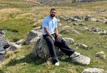 salahin fotograf cektirdigi tasin yanina bank konuldu 9J5AIQeg