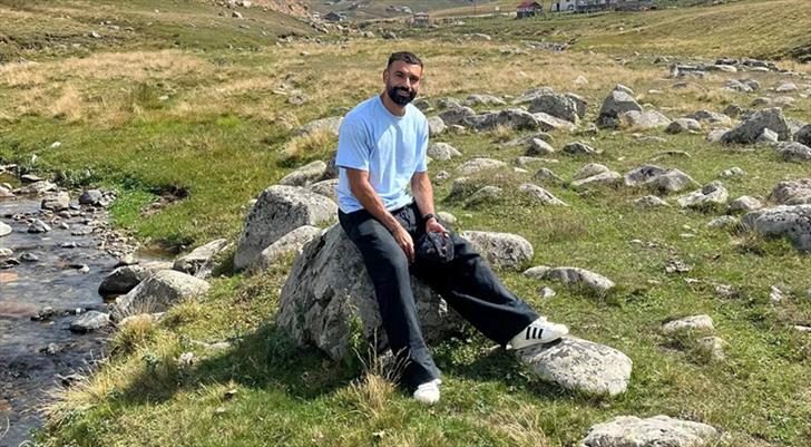 salahin fotograf cektirdigi tasin yanina bank konuldu 9J5AIQeg