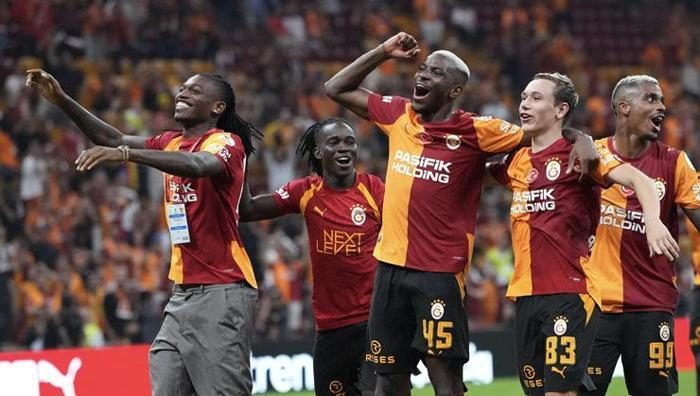 sampiyonluk ve kupalar icin buradayim rafael leaodan galatasaray taraftarlarina bildiri 1 P6ina97S