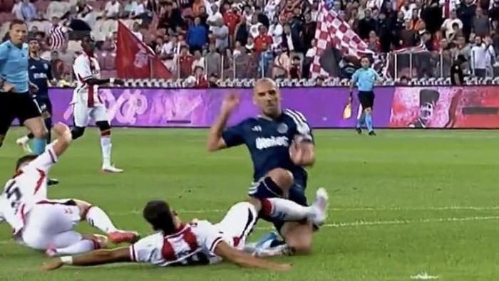 Samsunspor - Fenerbahçe maçına damga vuran pozisyon! Trio yorumladı: 'Tamamen futbol dışı bir hareket' 8 samsunspor fenerbahce macina damga vuran pozisyon trio yorumladi tamamen futbol disi bir hareket O3tJLiMf
