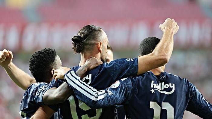 Samsunspor - Fenerbahçe maçına damga vuran pozisyon! Trio yorumladı: 'Tamamen futbol dışı bir hareket' 3 samsunspor fenerbahce macina damga vuran pozisyon trio yorumladi tamamen futbol disi bir hareket St76evPw