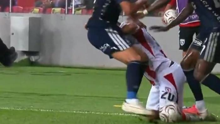 Samsunspor - Fenerbahçe maçına damga vuran pozisyon! Trio yorumladı: 'Tamamen futbol dışı bir hareket' 9 samsunspor fenerbahce macina damga vuran pozisyon trio yorumladi tamamen futbol disi bir hareket UKLi9qEX