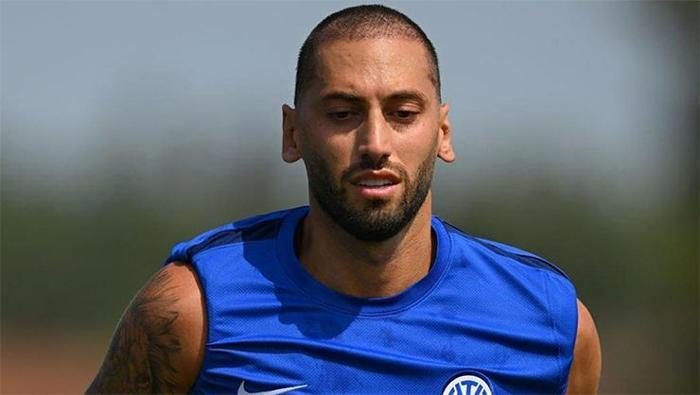 Son halini görenler inanamadı! Hakan Çalhanoğlu süreç sonrası birinci sefer görüntülendi 4 son halini gorenler inanamadi hakan calhanoglu surec sonrasi birinci sefer goruntulendi 2