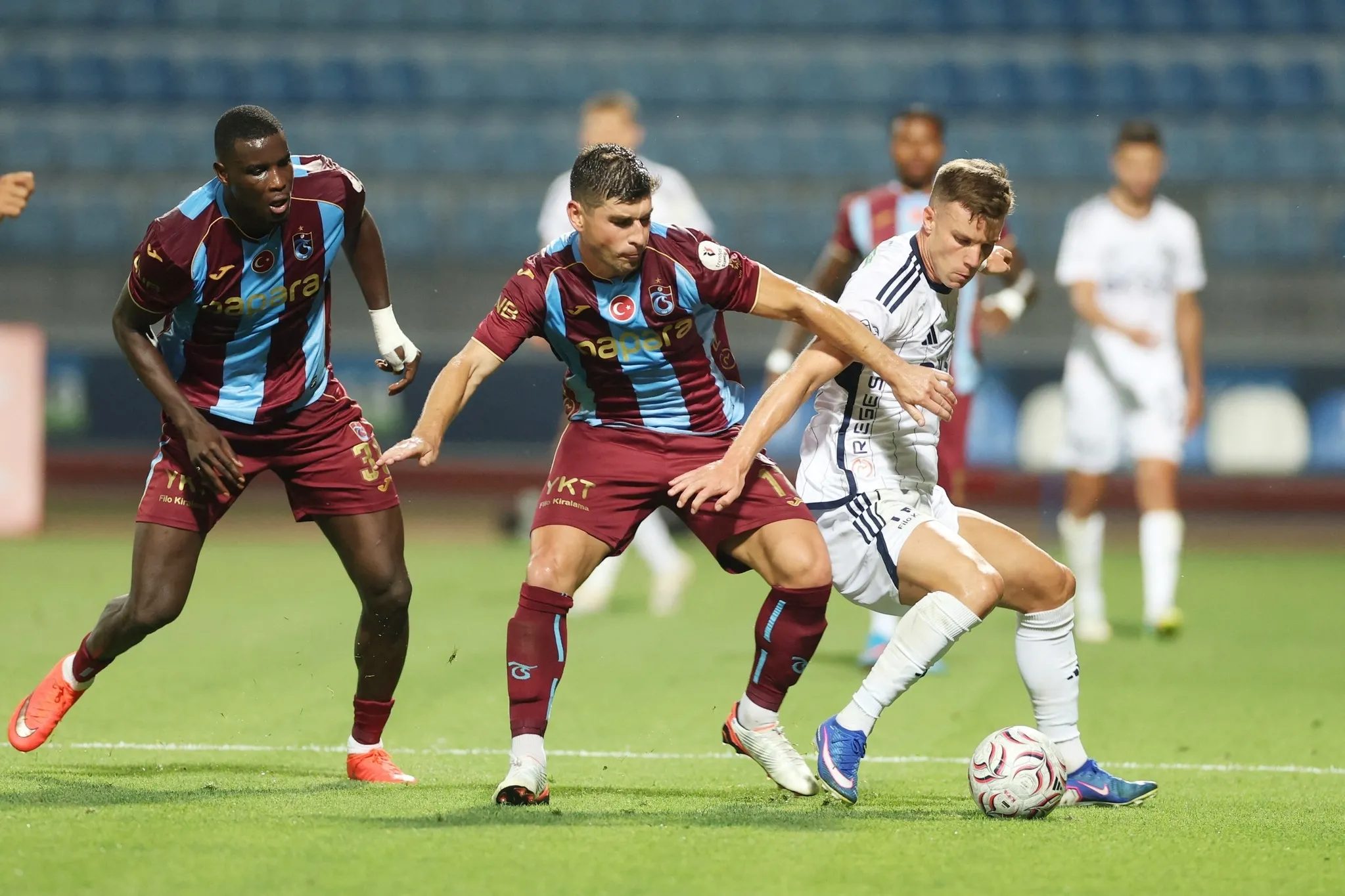 Spor müelliflerinden Kasımpaşa-Trabzonspor maçı hakemine eleştiri! 4 spor muelliflerinden kasimpasa trabzonspor maci hakemine elestiri 2 2nDZ9JzW
