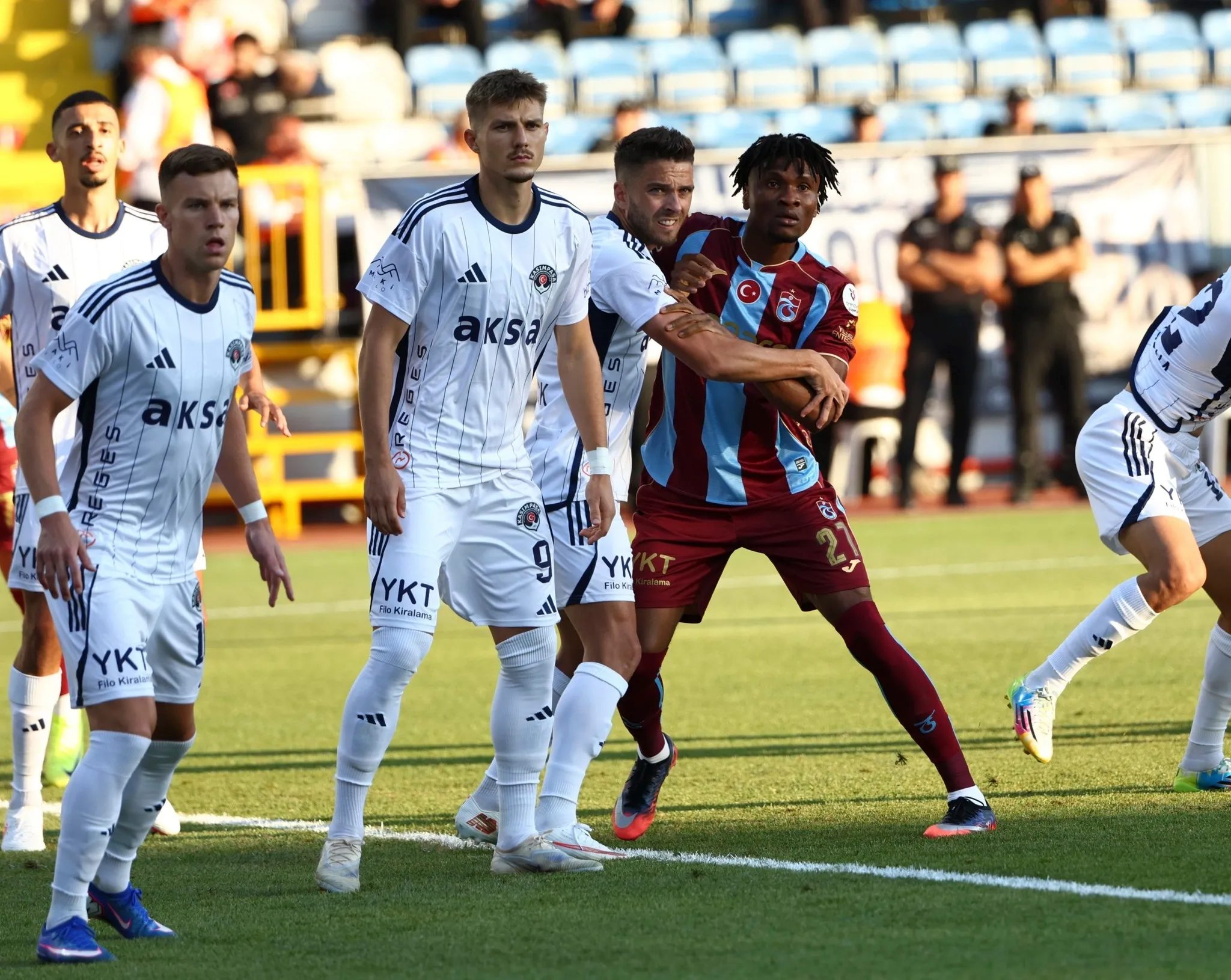 Spor müelliflerinden Kasımpaşa-Trabzonspor maçı hakemine eleştiri! 5 spor muelliflerinden kasimpasa trabzonspor maci hakemine elestiri 3 TQYeChu4