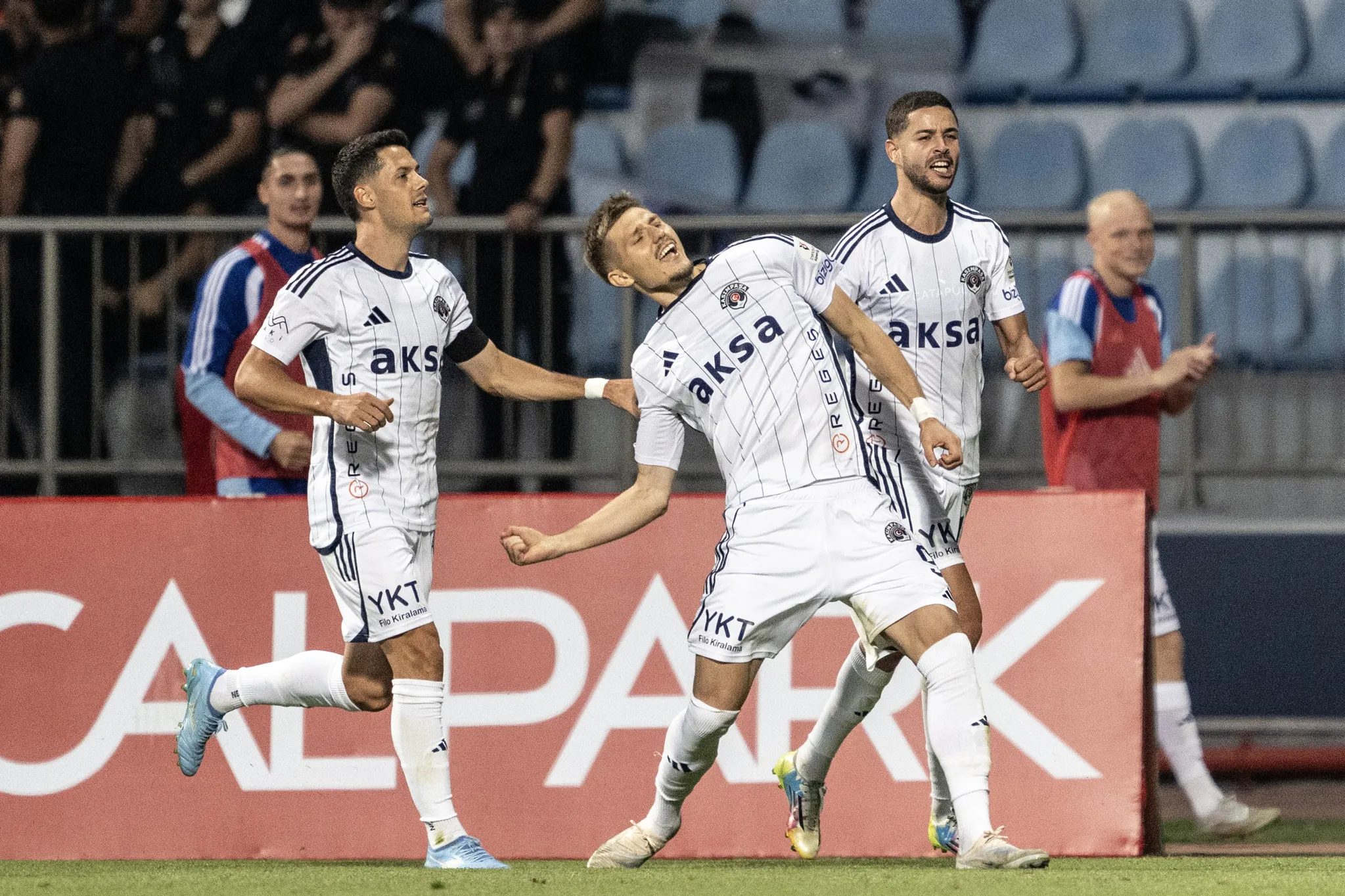 Spor müelliflerinden Kasımpaşa-Trabzonspor maçı hakemine eleştiri! 6 spor muelliflerinden kasimpasa trabzonspor maci hakemine elestiri 4 9uRLwS5A