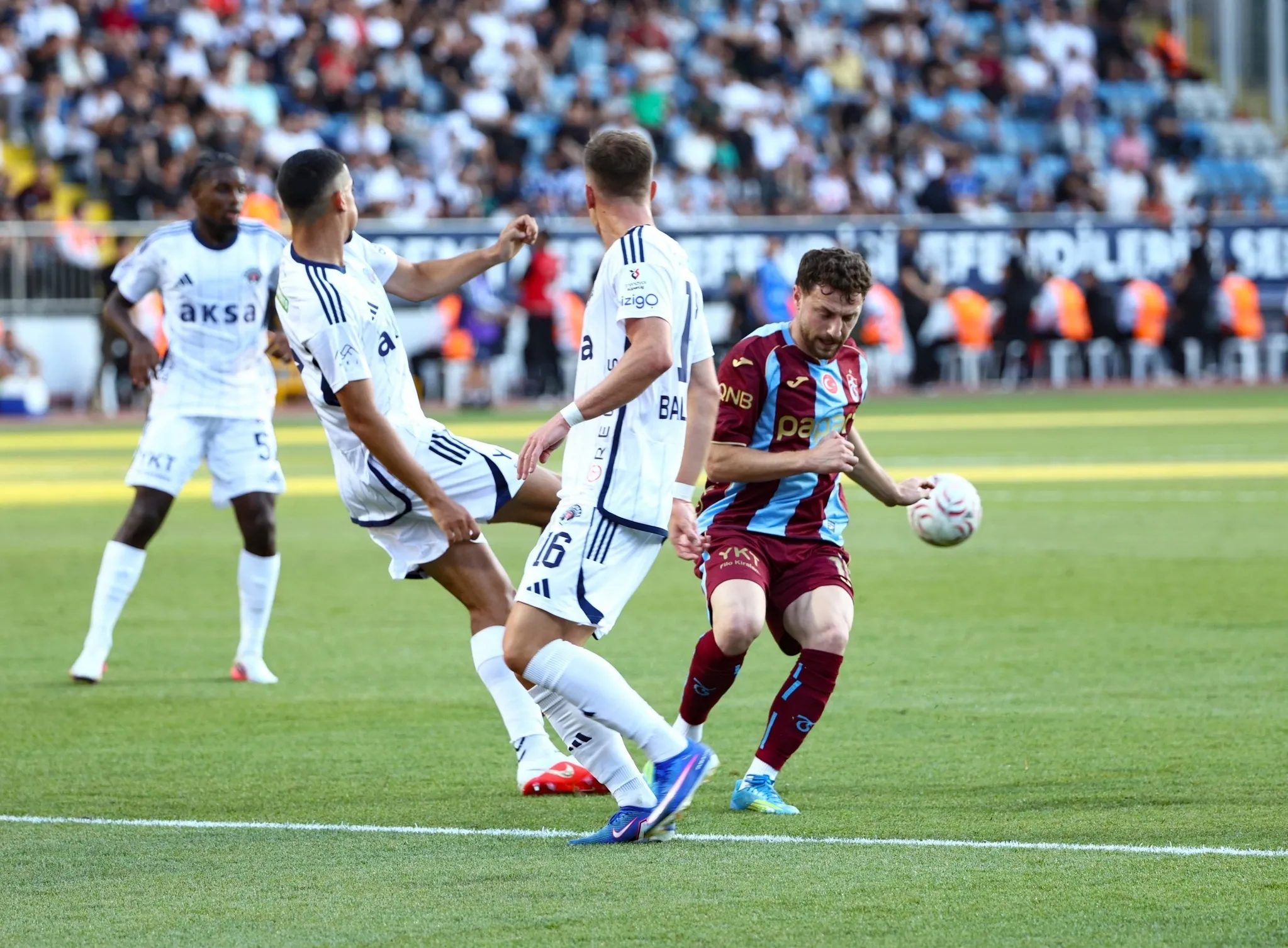 Spor müelliflerinden Kasımpaşa-Trabzonspor maçı hakemine eleştiri! 8 spor muelliflerinden kasimpasa trabzonspor maci hakemine elestiri 6 8PLEJ8cA