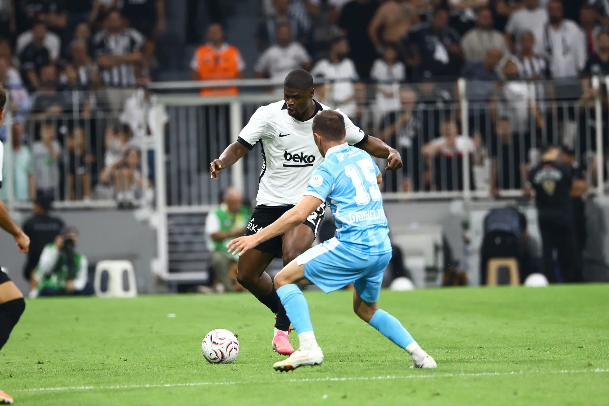 spor muharrirlerinden besiktas erzurumspor fk maci hakemine elestiri 13