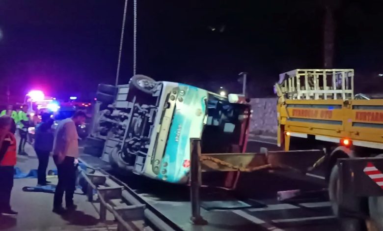 TFF 3. Lig grubu Alanya Kestelspor otobüsü devrildi! 2 ağır yaralı 1 tff 3 lig grubu alanya kestelspor otobusu devrildi 2 agir yarali zfdW8W3W