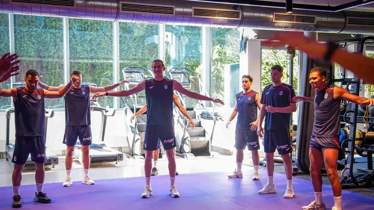 Trabzonspor salonda kuvvet çalıştı 11 trabzonspor salonda kuvvet calisti