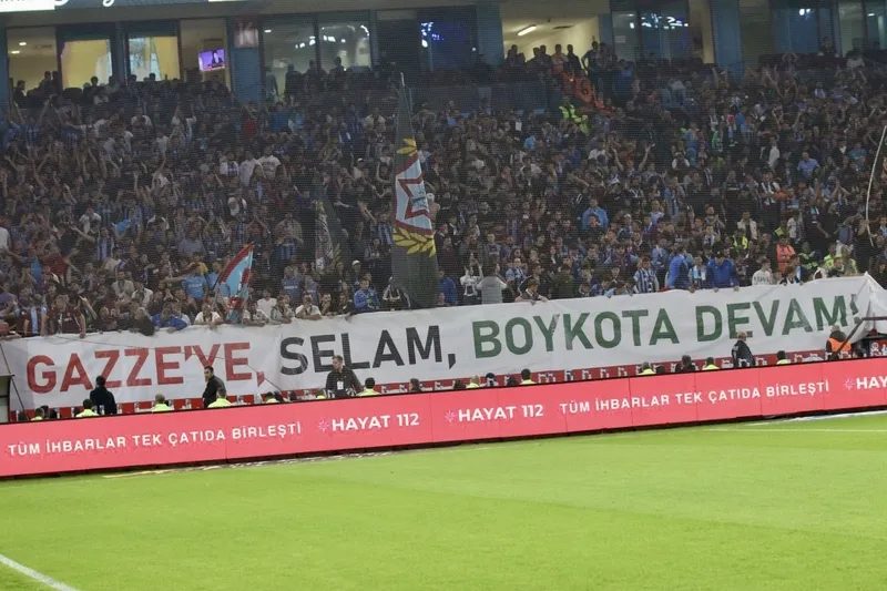 Trabzonspor taraftarları Gazze'yi unutmadı! 2 trabzonspor taraftarlari gazzeyi unutmadi 0 K1kr6eml