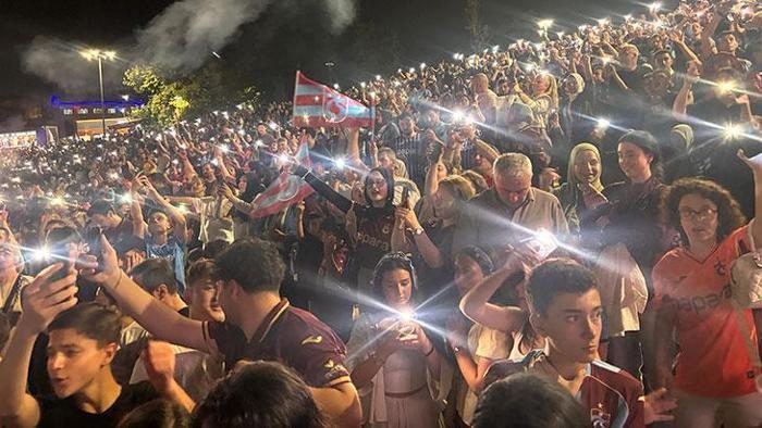 Trabzonspor’un 59. yaşı horon ve kolbastı ile kutlandı 6 trabzonsporun 59 yasi horon ve kolbasti ile kutlandi 4 a2t983Nb