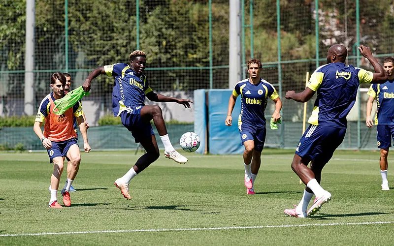 Transfer dönemi bitti ayrılıklar bitmedi! Fenerbahçe o isimle vedalaşıyor 3 transfer donemi bitti ayriliklar bitmedi fenerbahce o isimle vedalasiyor 1 YzIiK9Db