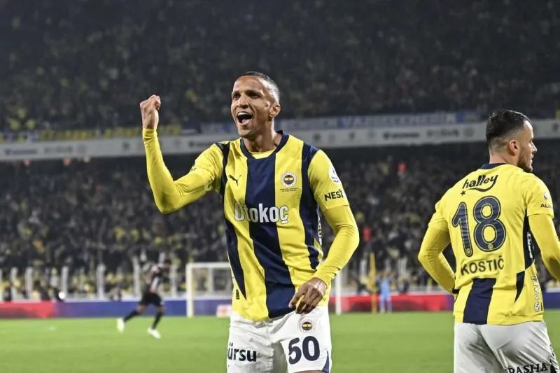 Transfer dönemi bitti ayrılıklar bitmedi! Fenerbahçe o isimle vedalaşıyor 15 transfer donemi bitti ayriliklar bitmedi fenerbahce o isimle vedalasiyor 13 7c2JdukY
