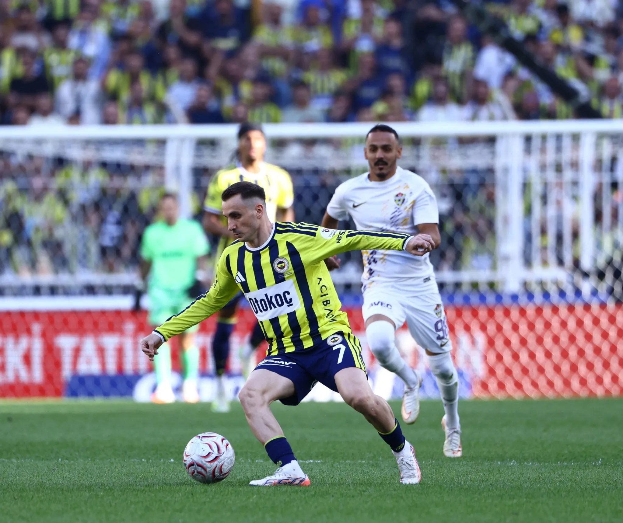 transfer haberi fenerbahceye 21lik yildiz galatasaray da pesinde 5 OgEW4cG6