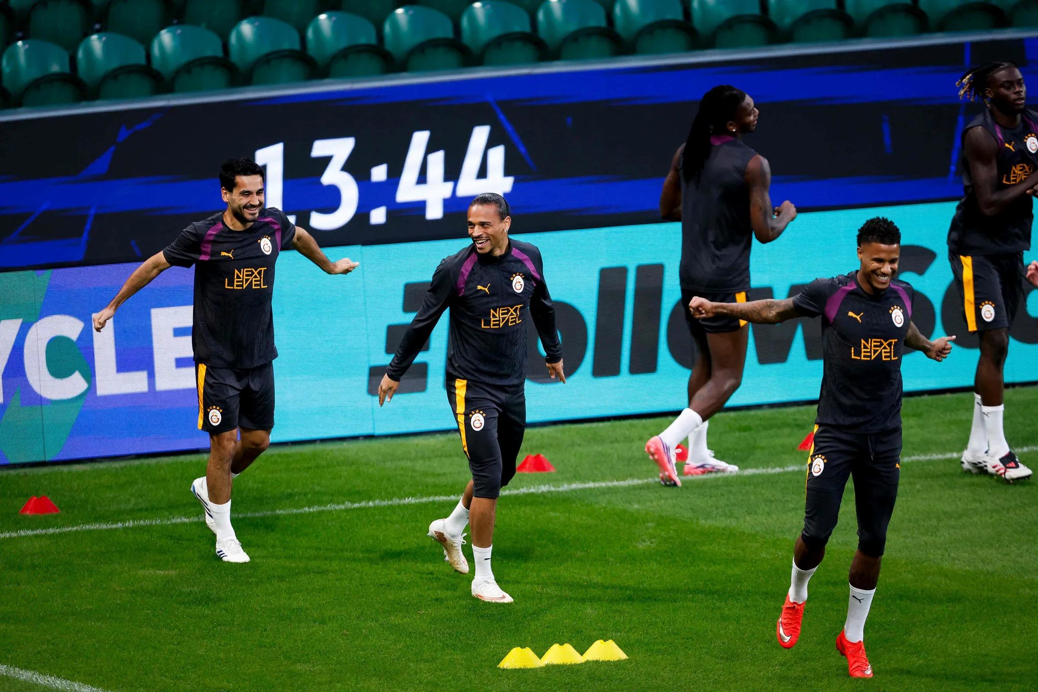 transfer haberi galatasarayda sok ayrilik gelismesi kelamli reaksiyonla karsilasti ve 12 utdD29kP
