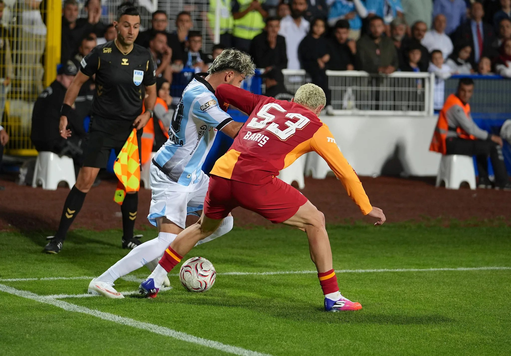 TRANSFER HABERİ: Galatasaraylı yıldıza beklenmedik talip! Herkes Torreira derken... 16 transfer haberi galatasarayli yildiza beklenmedik talip herkes torreira derken 14 ekBYee8W