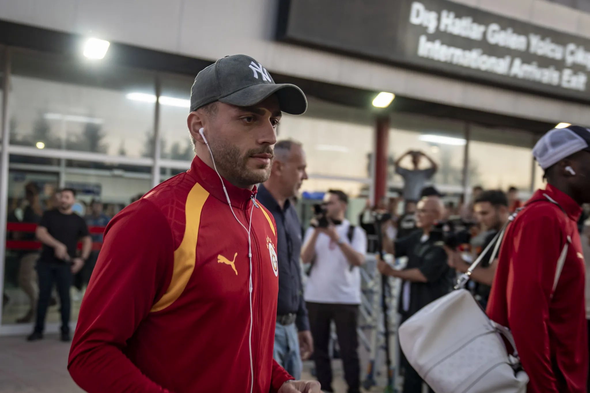 TRANSFER HABERİ: Galatasaraylı yıldıza beklenmedik talip! Herkes Torreira derken... 6 transfer haberi galatasarayli yildiza beklenmedik talip herkes torreira derken 4 BSiEIILr
