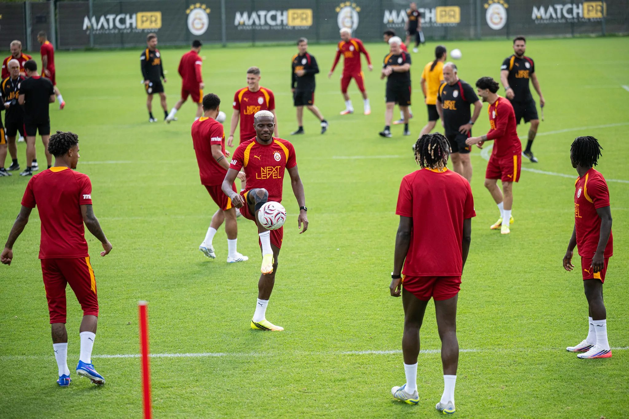 TRANSFER HABERİ: Galatasaraylıları kızdıracak Victor Osimhen iddiası! 2 transfer haberi galatasaraylilari kizdiracak victor osimhen iddiasi 0 uKuSrVXs