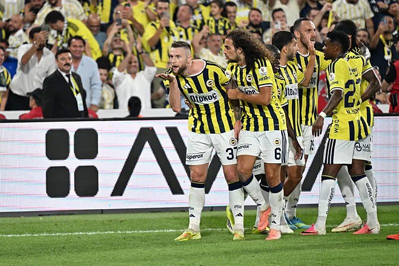 Trendyol Süper Lig'de şampiyonluk oranları değişti! İşte 4 büyüklere verilen talihler 16 trendyol super ligde sampiyonluk oranlari degisti iste 4 buyuklere verilen talihler 14 WmOeCuss